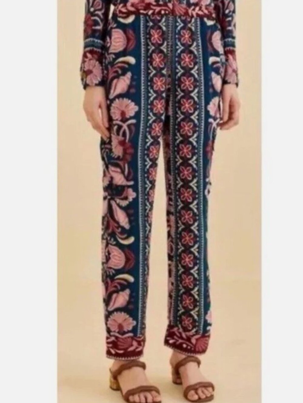 FARM Rio Seashell Tapestry Teal Cargo Pants. NWT LARGE